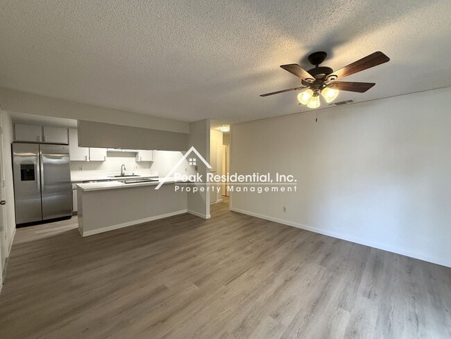 Building Photo - Wonderful 2bd/2ba Fair Oaks Duplex with Garage