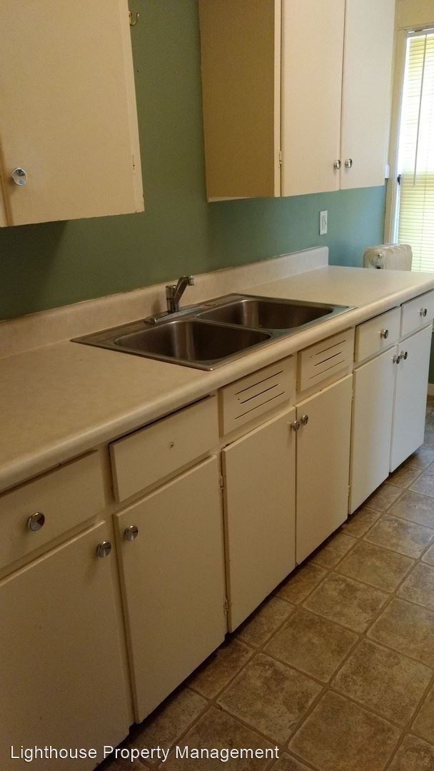 Building Photo - 231 Lyon St NE