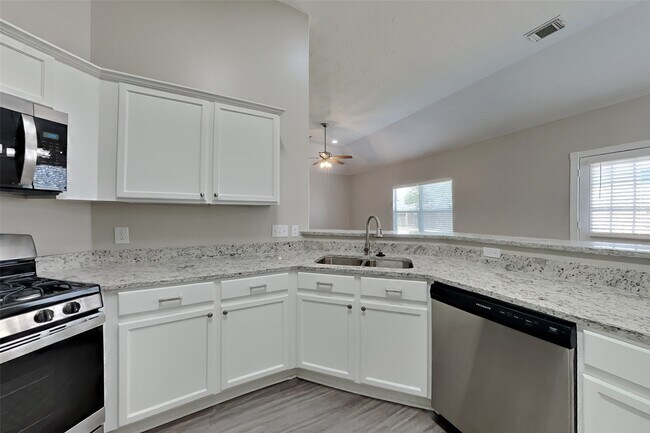 Building Photo - 5219 Whitebridge Ln