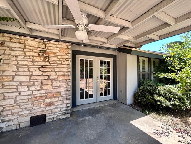 Building Photo - 906 Spring Tree St