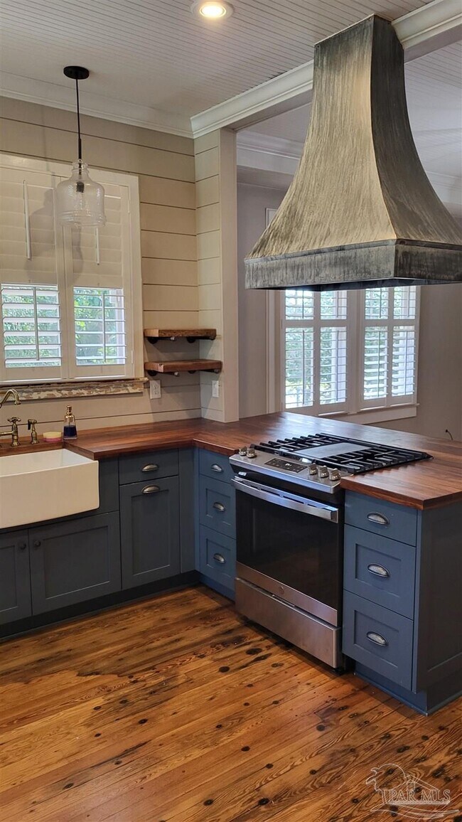 Building Photo - 1800 E Lloyd St