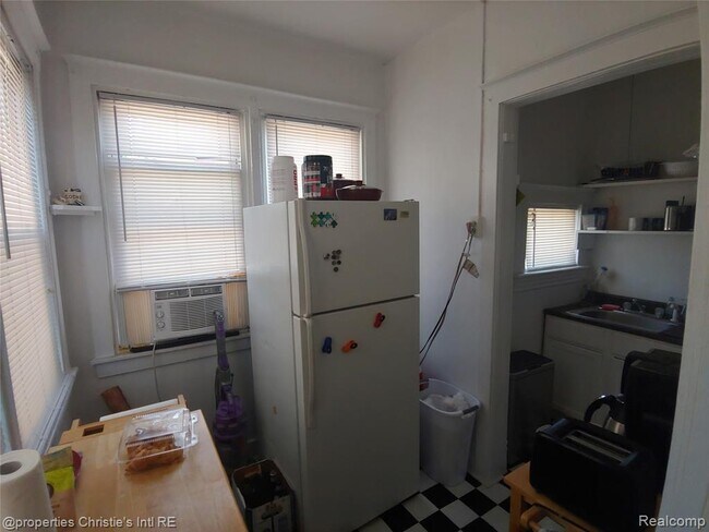 Building Photo - 4207 4th St