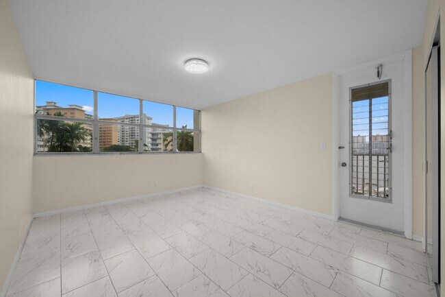 Building Photo - 100 Golden Isles Dr