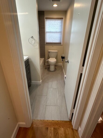 Building Photo - 48 Hauman St