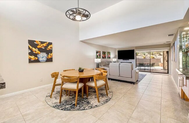 Building Photo - 48992 Canyon Crest Ln
