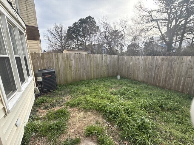 Building Photo - 5537 Lynbrook Lndg