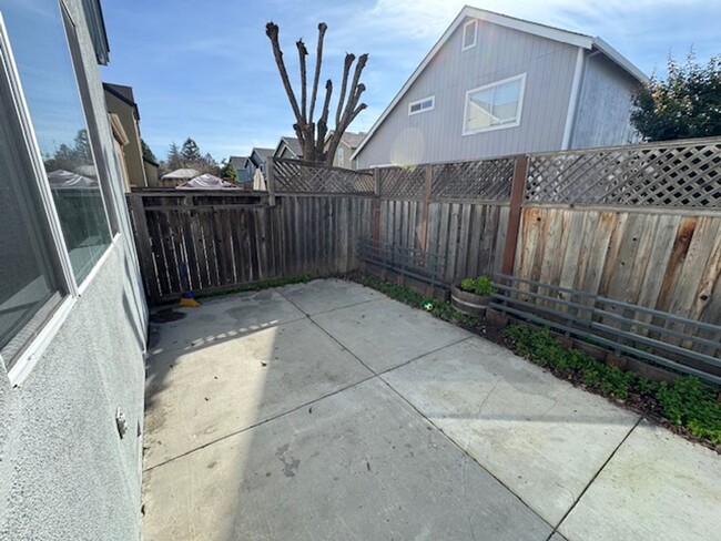 Building Photo - Beautiful 4 Bedroom House in Coffey Park A...