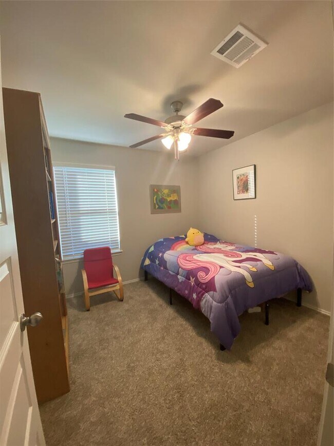 Building Photo - 3935 Country Club Dr