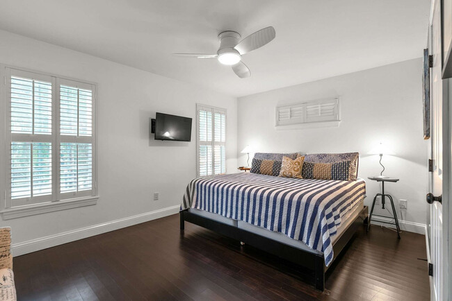 Building Photo - 36 Weeden St