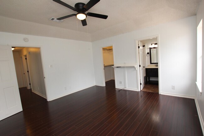Building Photo - 125 Knoll Ave