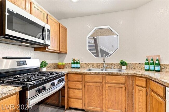 Building Photo - 5042 S Rainbow Blvd