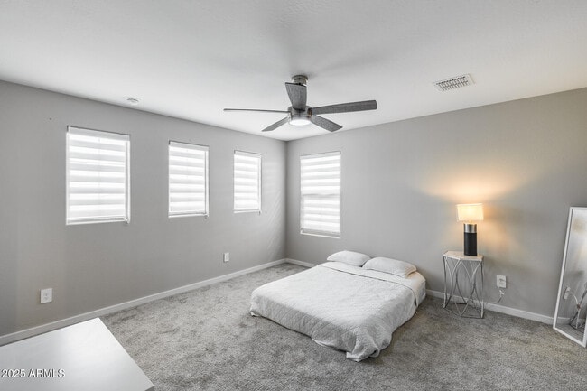 Building Photo - 17635 W Red Fox Rd