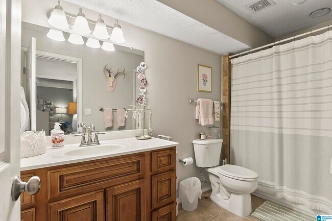 Building Photo - 120 15th St E