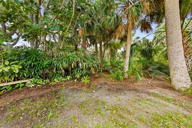 Building Photo - 7810 S Tropical Trail