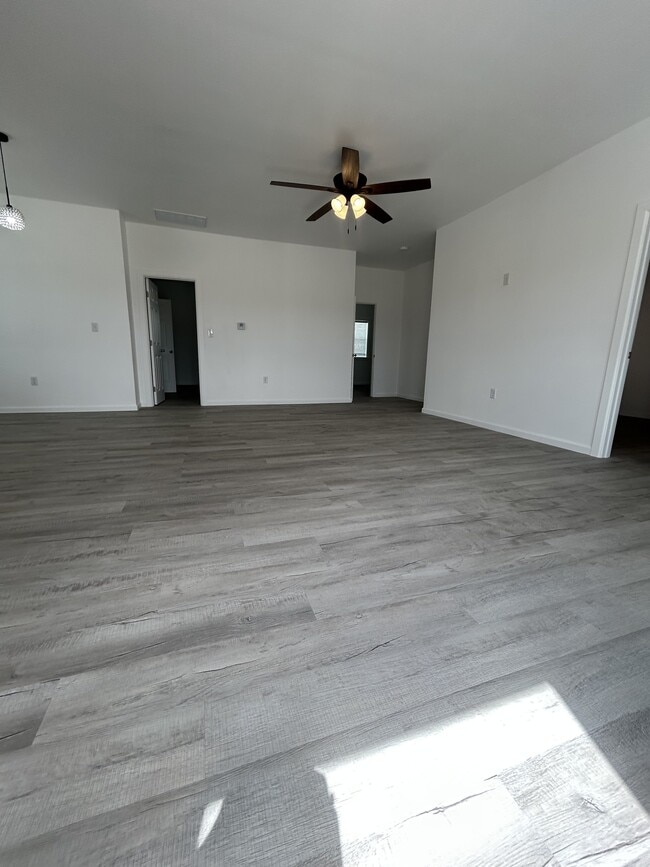 Building Photo - 2529 Cardinal Rd