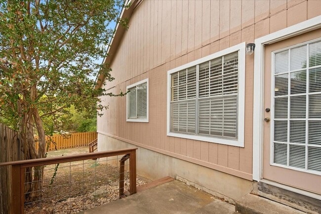 Building Photo - 220 Sailmaster St