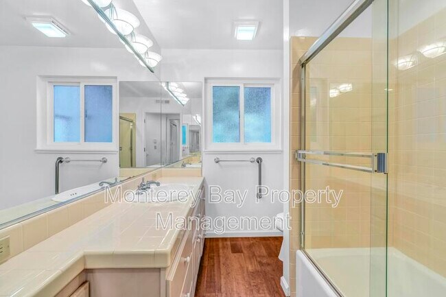 Building Photo - 2937 Lupin Ln