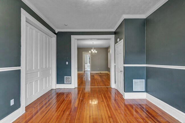 Building Photo - 108 William St