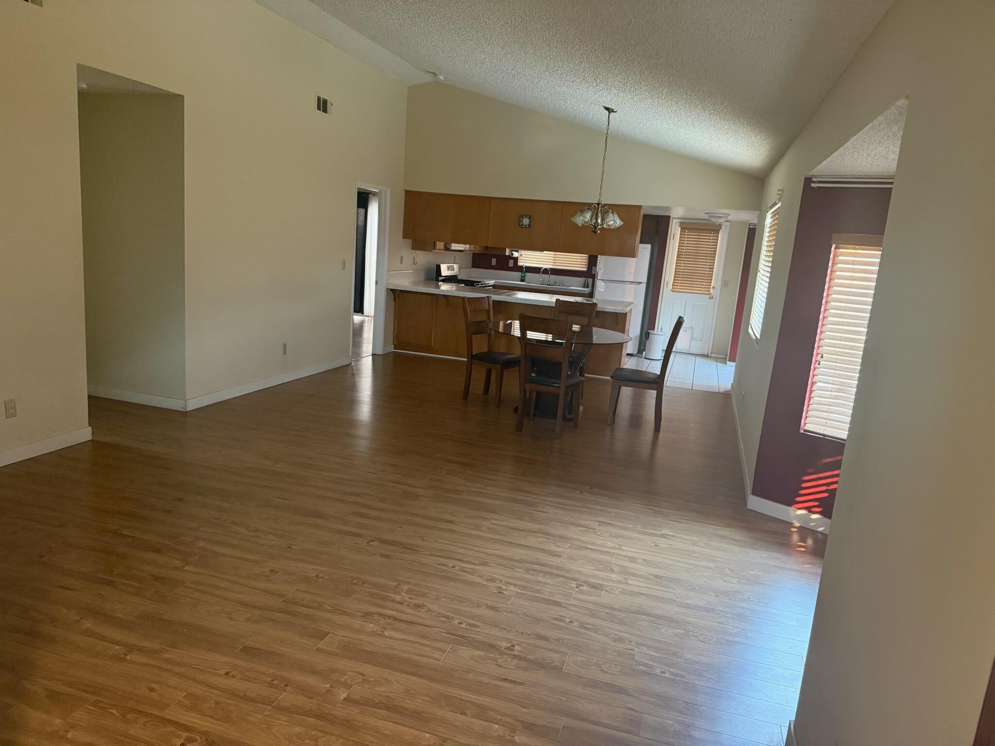 Building Photo - 853 Harper Ct