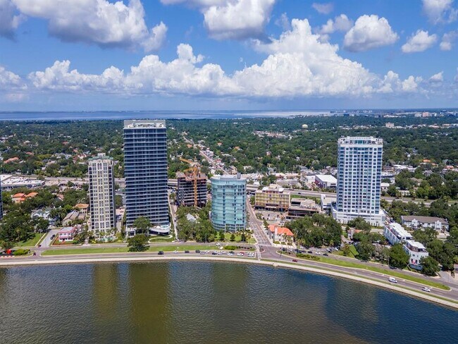 Building Photo - 2900 W Bay to Bay Blvd