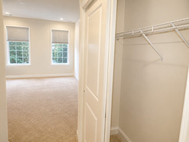 Building Photo - 600 Commodore Court