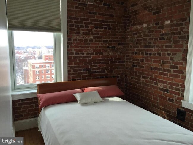 Building Photo - 1615 Q St NW