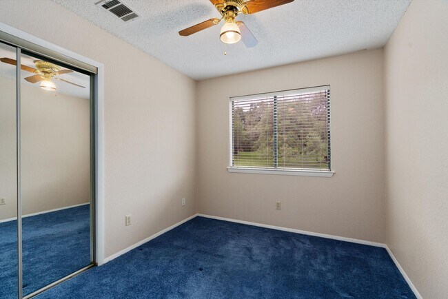 Building Photo - Perfect 3-Bedroom Condo in North Austin for Lease