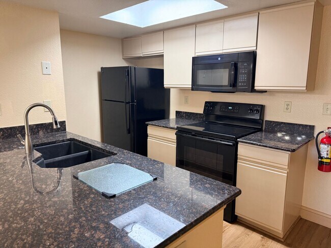 Building Photo - 2498 Sweetwater Club Cir