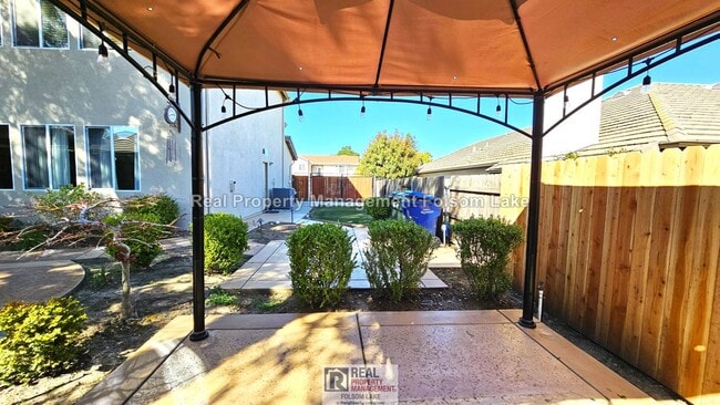 Building Photo - 5 Bedroom Carmichael Home + Large Bonus Room | 3-Car Garage & RV/Boat Parking