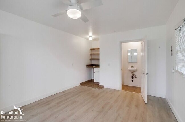 Building Photo - Charming 3Bdm 2Ba Home Located in the Norm...