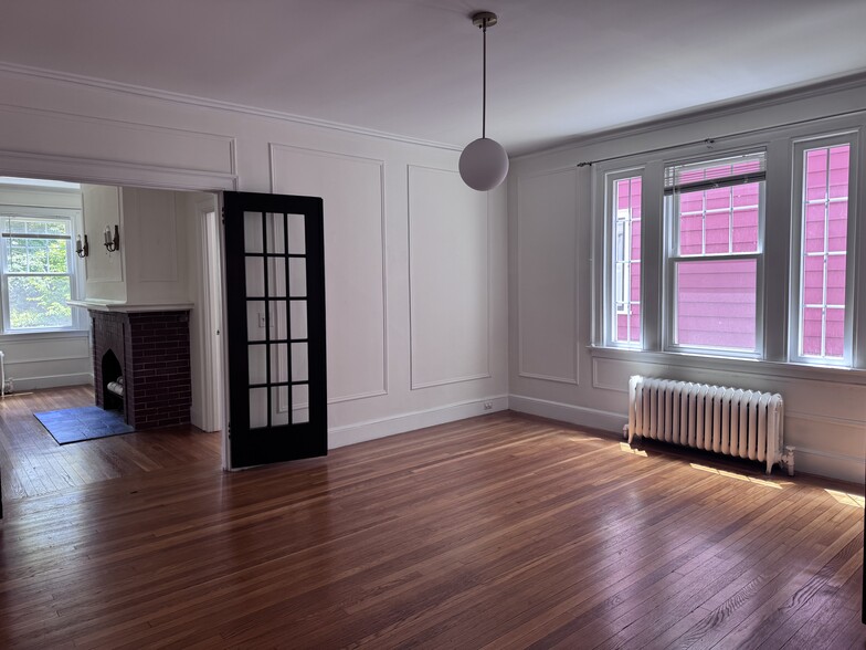 Building Photo - 142 Everit St