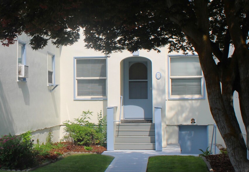 Building Photo - 710 Monroe St