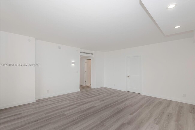 Building Photo - 19500 Turnberry Way