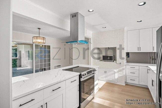 Building Photo - 14927 Jerries Dr