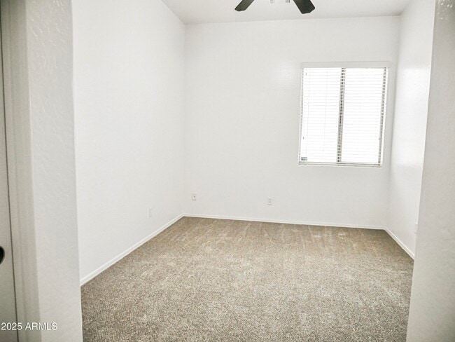 Building Photo - 1024 W Ayrshire Trail