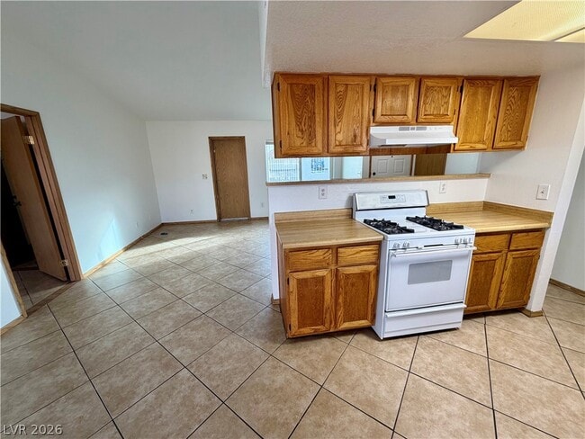 Building Photo - 525 Close Ave