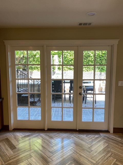 French doors that open to backyard - 3504 N Poinsettia Ave