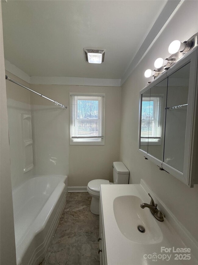 Building Photo - 6005 Waxhaw Hwy