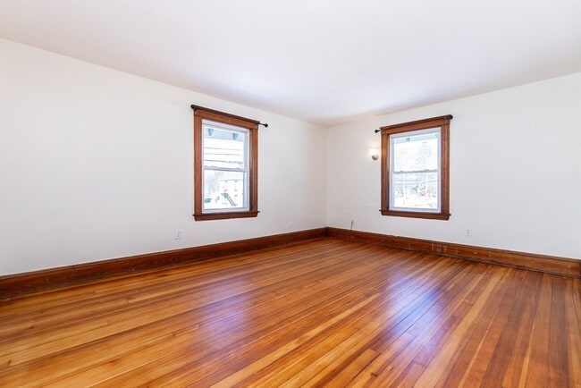 Building Photo - 359 Concord St