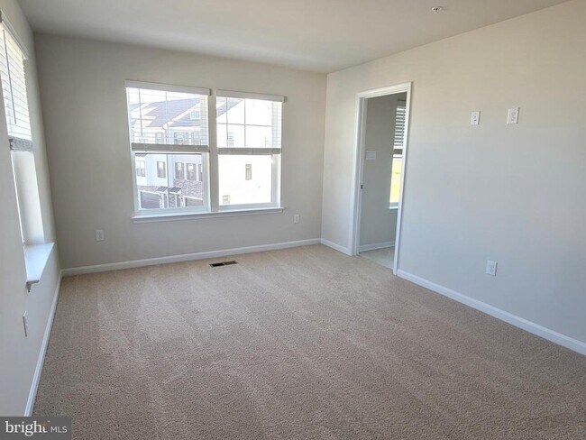 Building Photo - 762 Union St