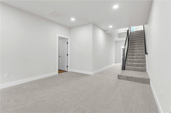 Building Photo - 509 High Cres Rd