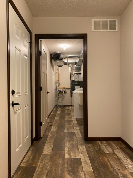 Building Photo - 1911 6th Ln SE