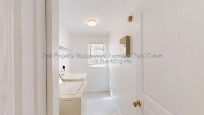 Building Photo - 5060 Starblaze Dr