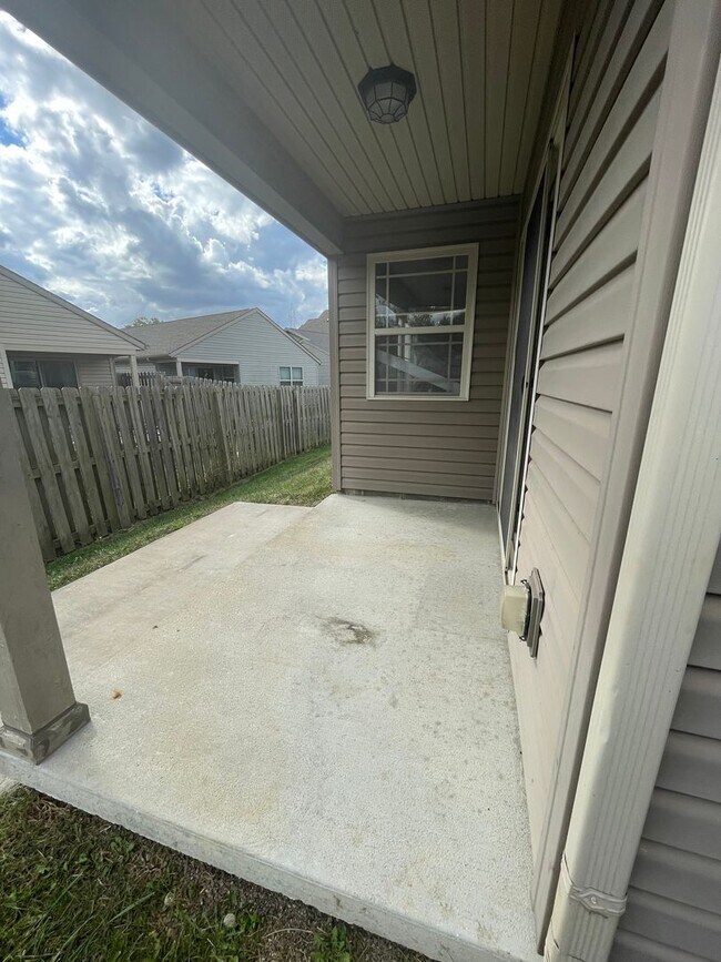 Building Photo - Three Bedroom Single Family Home - Great N...
