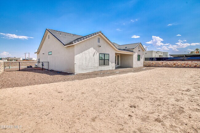 Building Photo - 805 Mormon Tea Dr