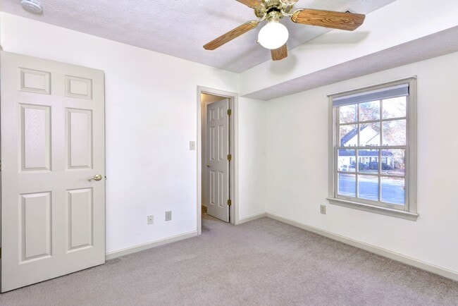 Building Photo - 411 Willards Way