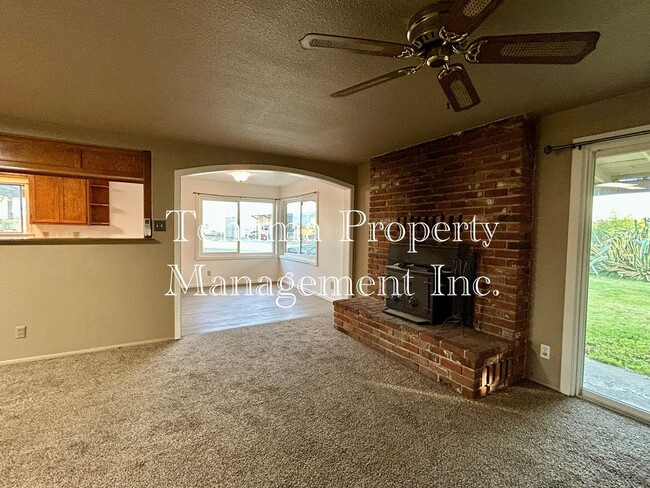 Building Photo - Country home on a Rural Farm in Corning.
