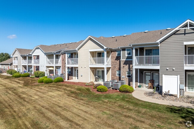 Building Photo - Whisper Ridge