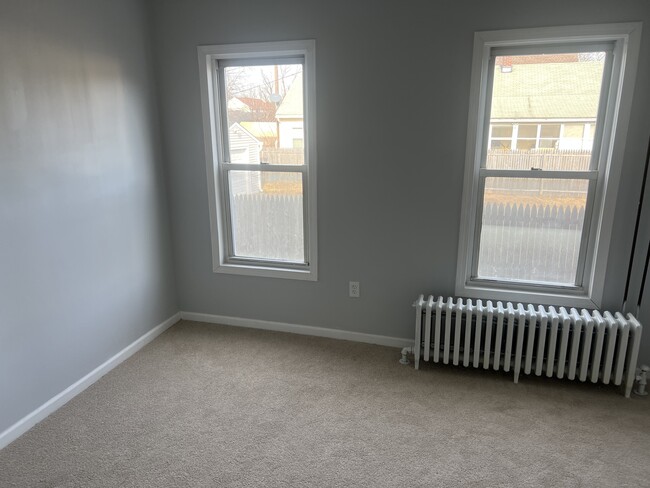 Building Photo - 261 S Cherry St