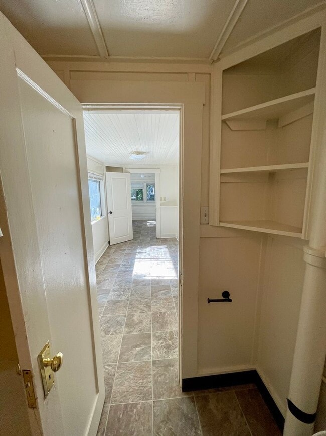 Building Photo - 266